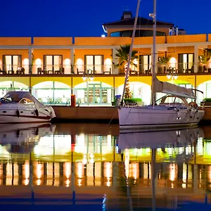 4* מלון Marina Place